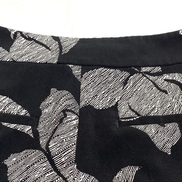 Ann Taylor factory black and white floral shorts size 0 - Picture 6 of 16